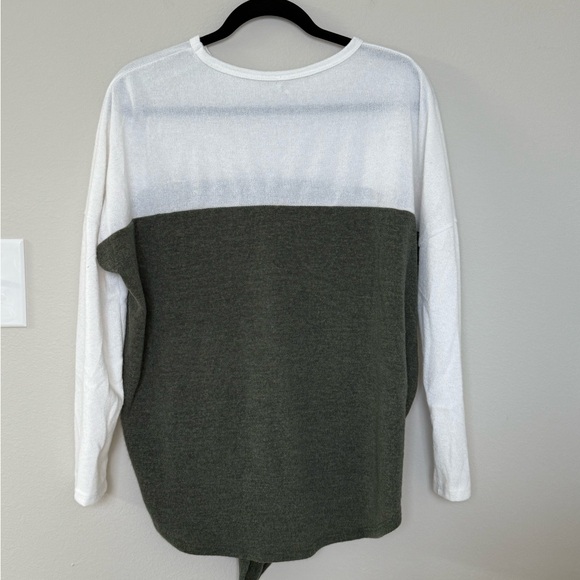 Ladies Size Small Casual Tie Front Knit Top - Picture 2 of 4